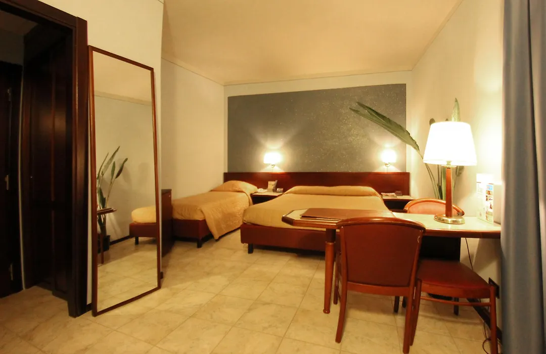 Hotel Forum-1